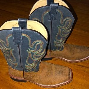 Boys leather boots size 5